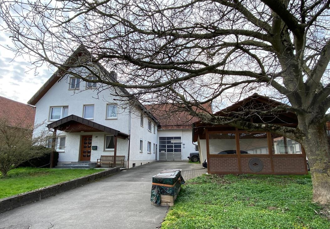 Immobilienangebot - Höxter / Ovenhausen - Alle - Großzügiges Wohnhaus mit Potenzial - für Familien und Individualisten