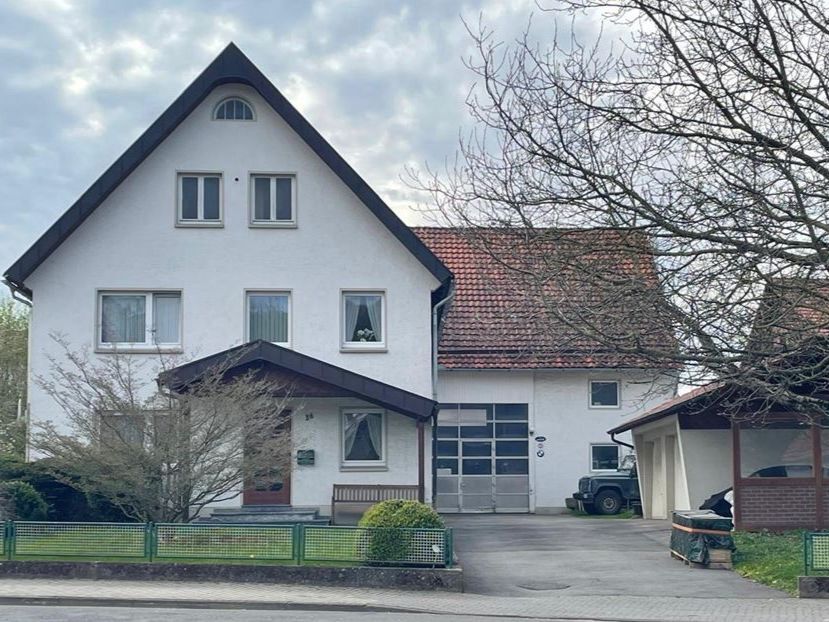 Immobilienangebot - Höxter / Ovenhausen - Alle - Großzügiges Wohnhaus mit Potenzial - für Familien und Individualisten