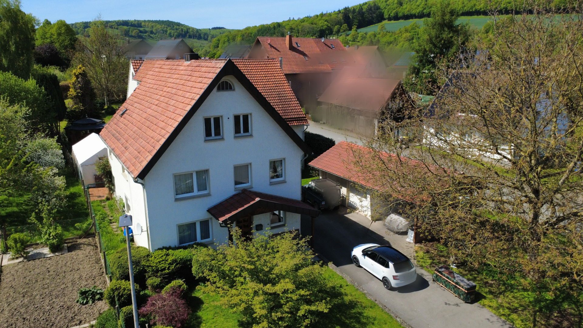 Immobilienangebot - Höxter / Ovenhausen - Alle - Großzügiges Wohnhaus mit Potenzial - für Familien und Individualisten