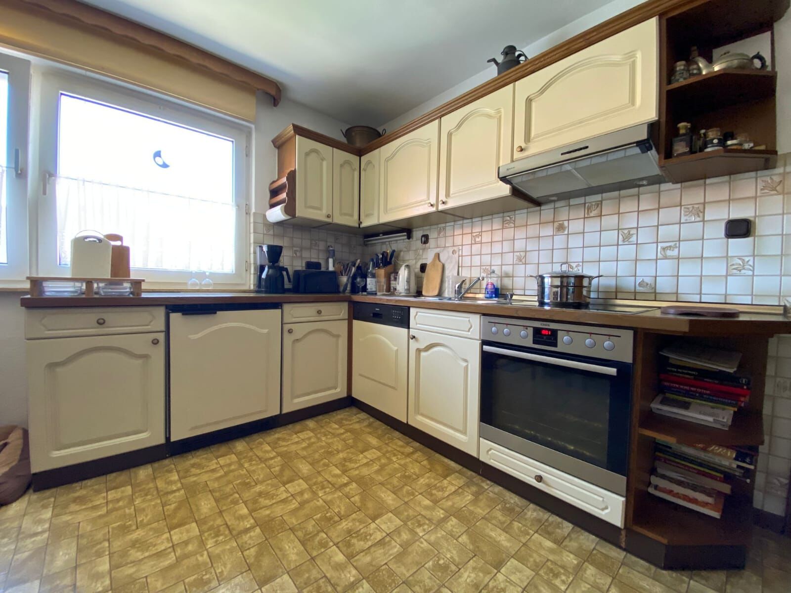 Immobilienangebot - Höxter / Ovenhausen - Alle - Großzügiges Wohnhaus mit Potenzial - für Familien und Individualisten