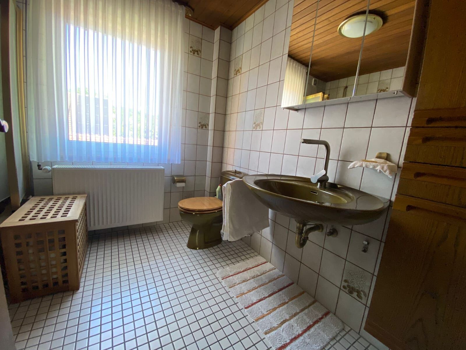 Immobilienangebot - Höxter / Ovenhausen - Alle - Großzügiges Wohnhaus mit Potenzial - für Familien und Individualisten