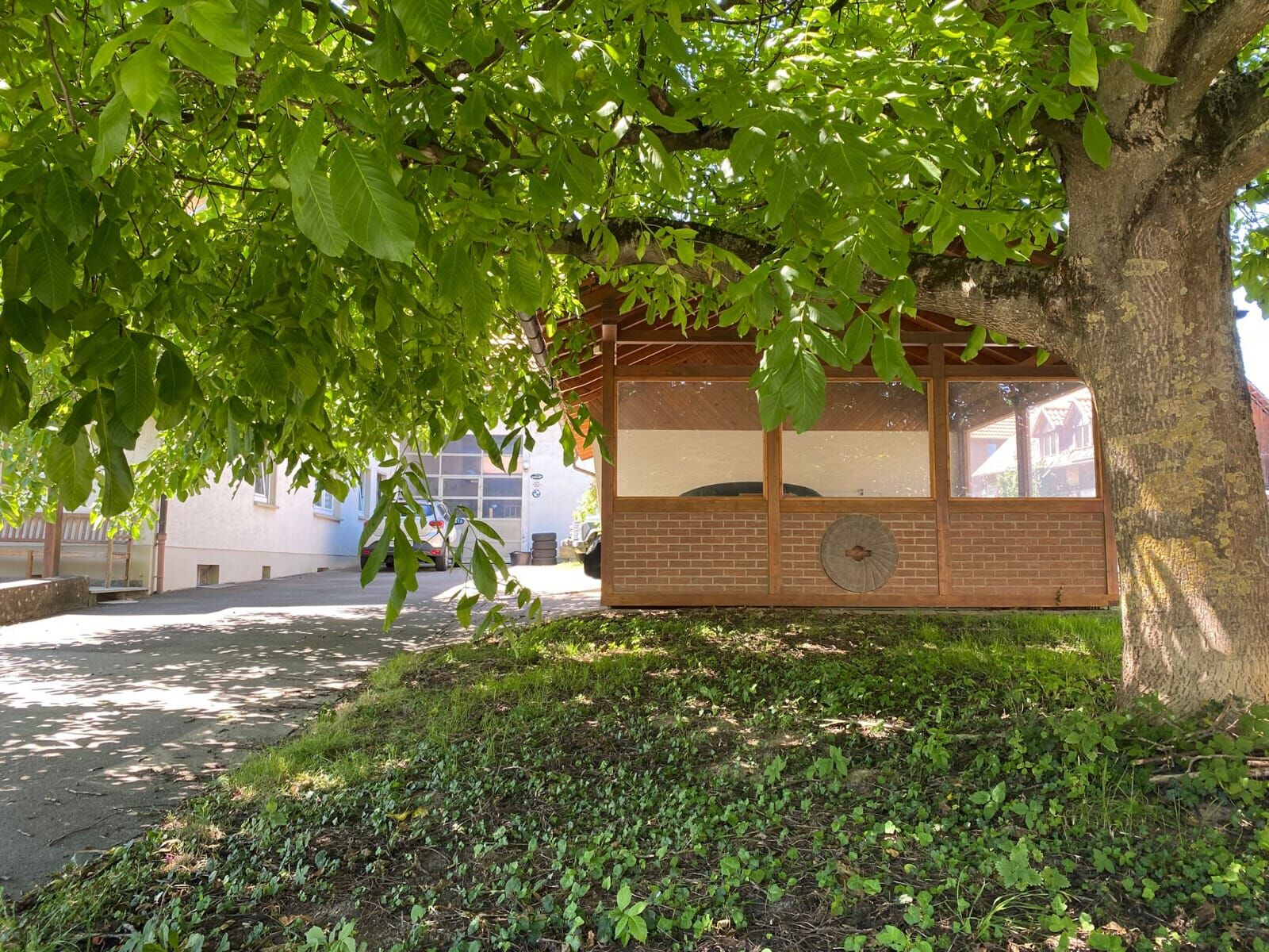 Immobilienangebot - Höxter / Ovenhausen - Alle - Großzügiges Wohnhaus mit Potenzial - für Familien und Individualisten
