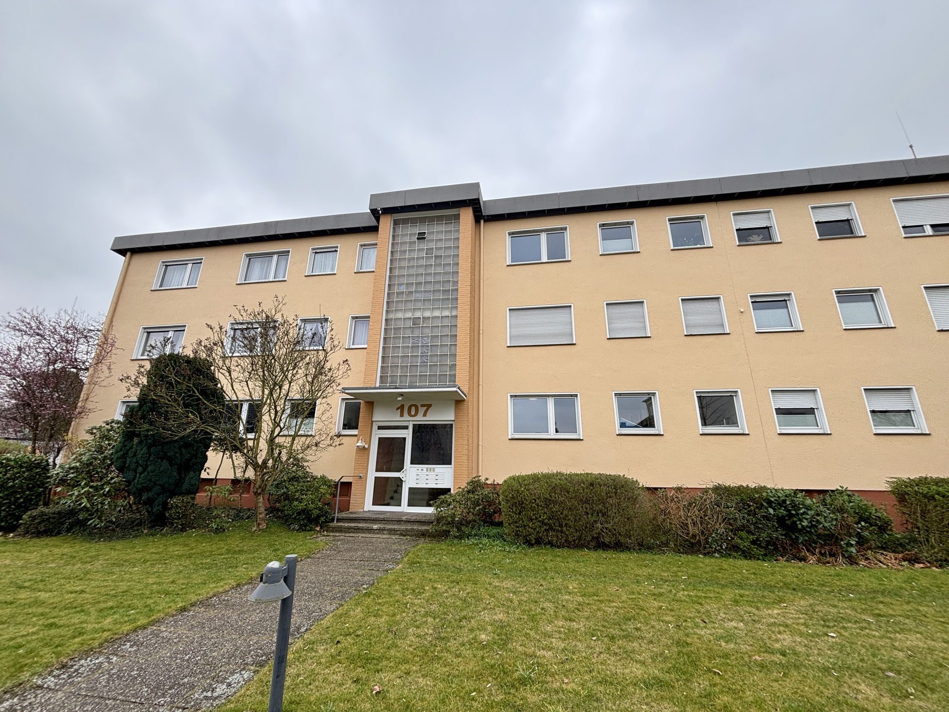 Immobilienangebot - Paderborn - Alle - Schöne Erdgeschosswohnung mit Balkon 
in der begehrten Südstadt von Paderborn