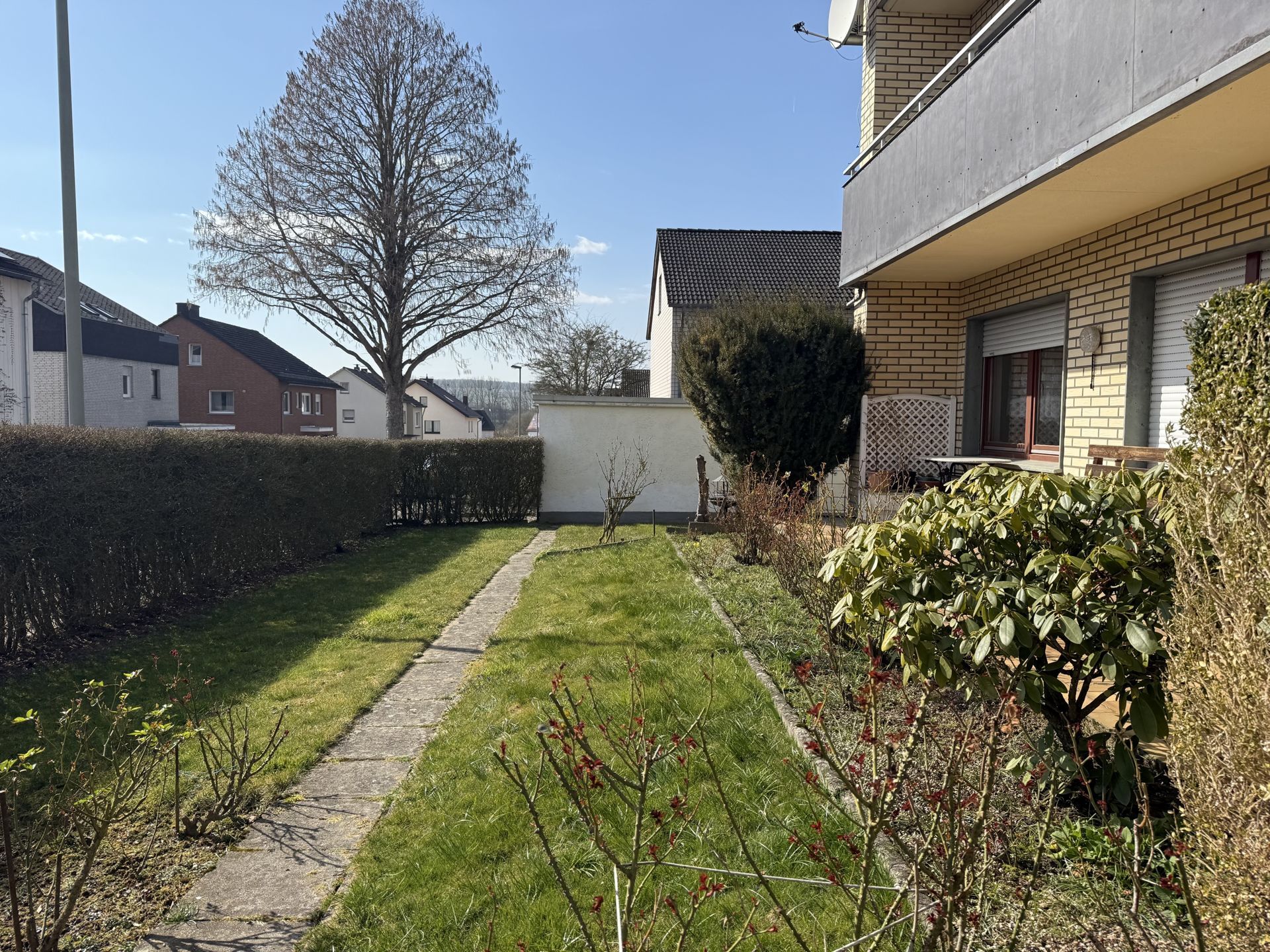 Immobilienangebot - Brakel - Alle - 2-3 FH mit 3 Garagen in Brakel !!!