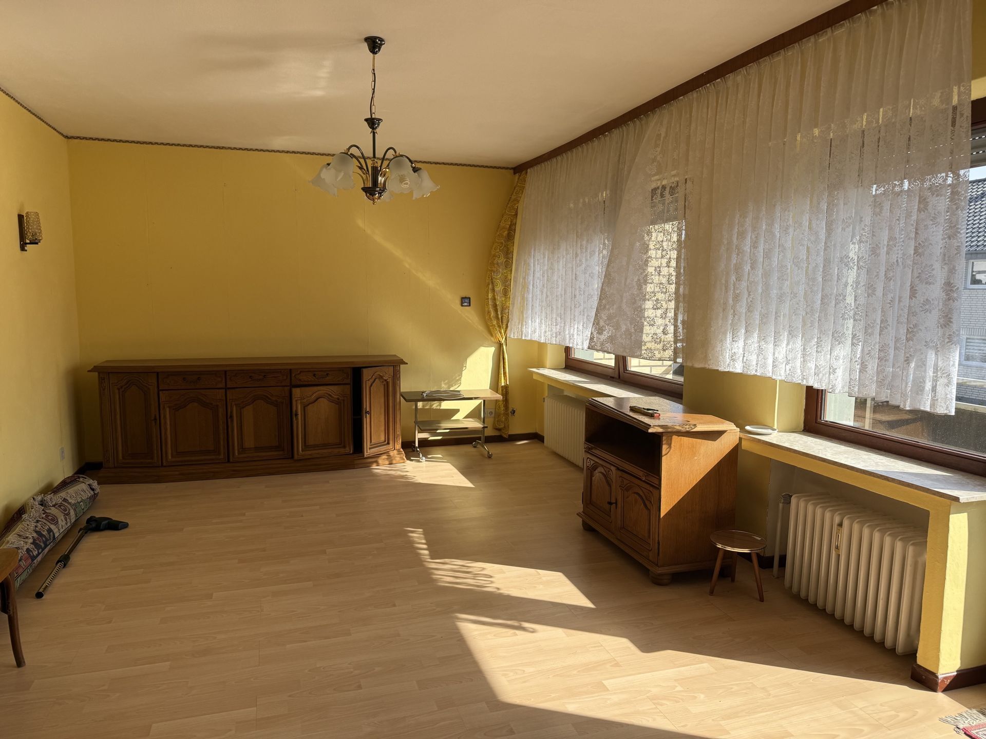 Immobilienangebot - Brakel - Alle - 2-3 FH mit 3 Garagen in Brakel !!!