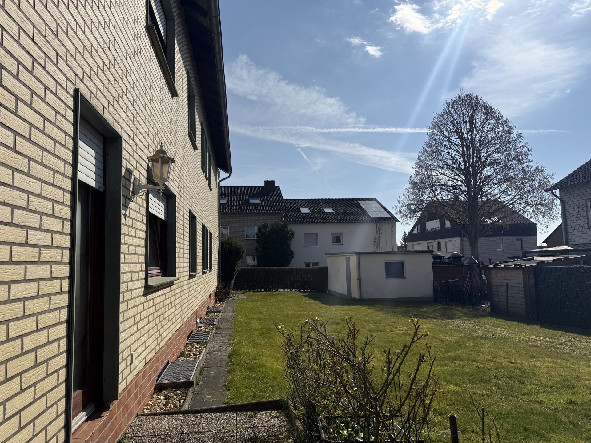 Immobilienangebot - Brakel - Alle - 2-3 FH mit 3 Garagen in Brakel !!!