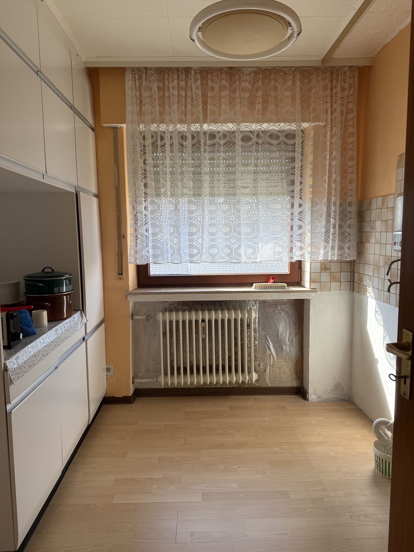 Immobilienangebot - Brakel - Alle - 2-3 FH mit 3 Garagen in Brakel !!!