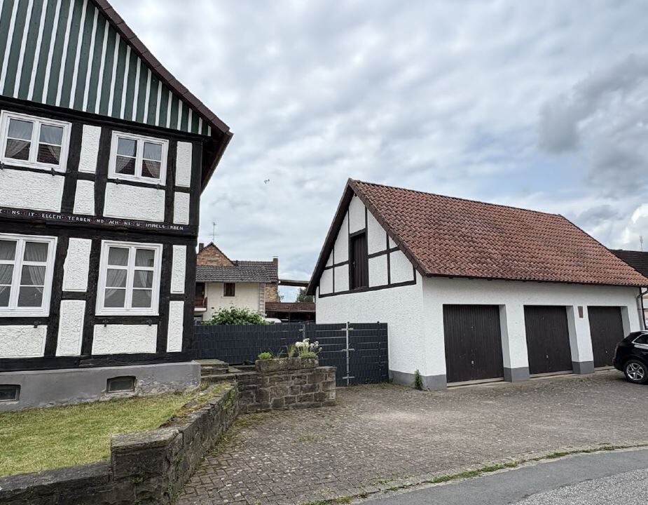 Immobilienangebot - Beverungen / Amelunxen - Alle - Charmantes Fachwerkhaus mit Einliegerwohnung in ruhiger Lage