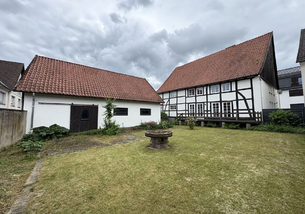 Immobilienangebot - Beverungen / Amelunxen - Alle - Charmantes Fachwerkhaus mit Einliegerwohnung in ruhiger Lage