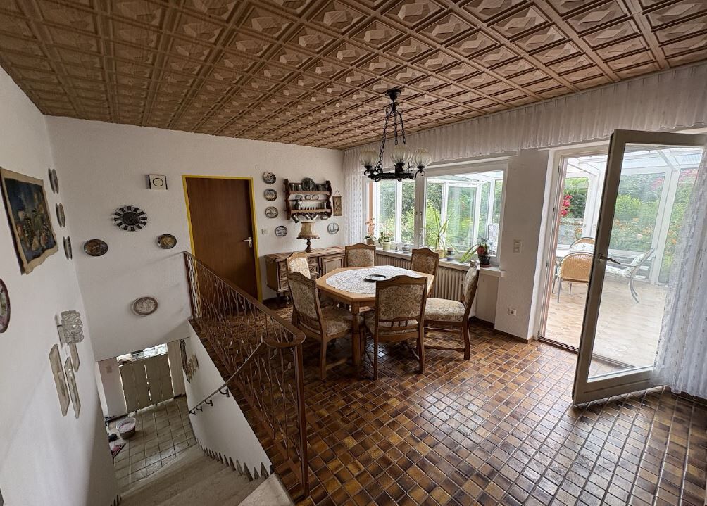 Immobilienangebot - Höxter - Alle - Einfamilienhaus mit Wintergarten in ruhiger Lage