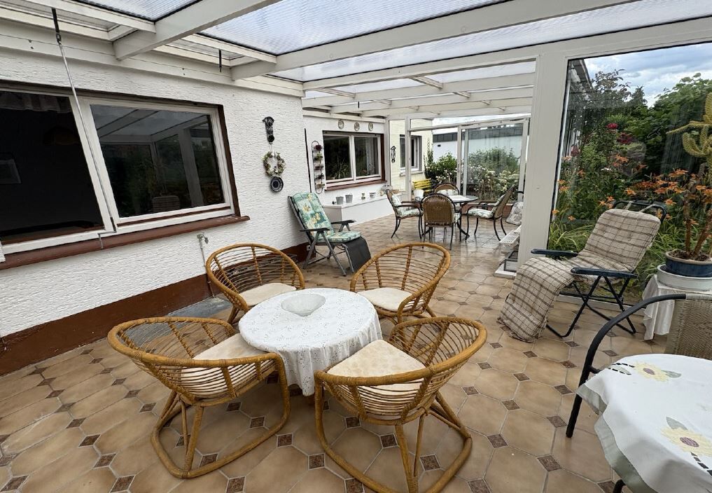 Immobilienangebot - Höxter - Alle - Einfamilienhaus mit Wintergarten in ruhiger Lage