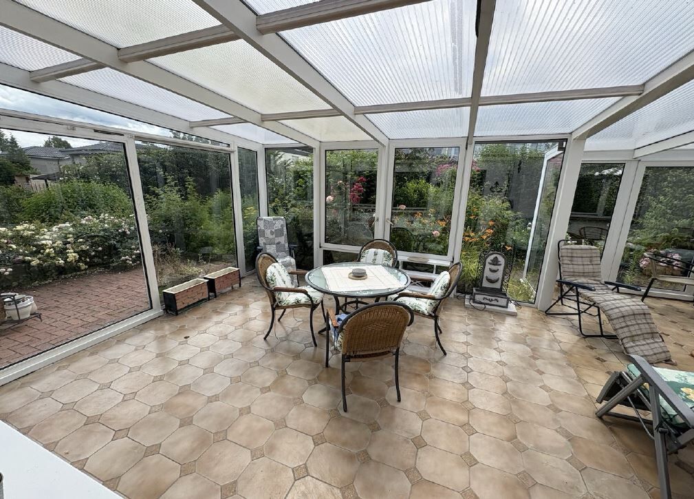 Immobilienangebot - Höxter - Alle - Einfamilienhaus mit Wintergarten in ruhiger Lage