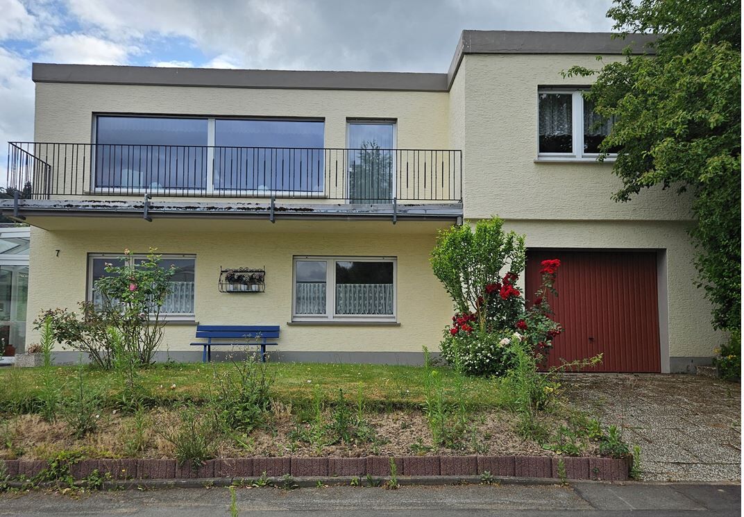 Immobilienangebot - Höxter - Alle - Einfamilienhaus mit Wintergarten in ruhiger Lage