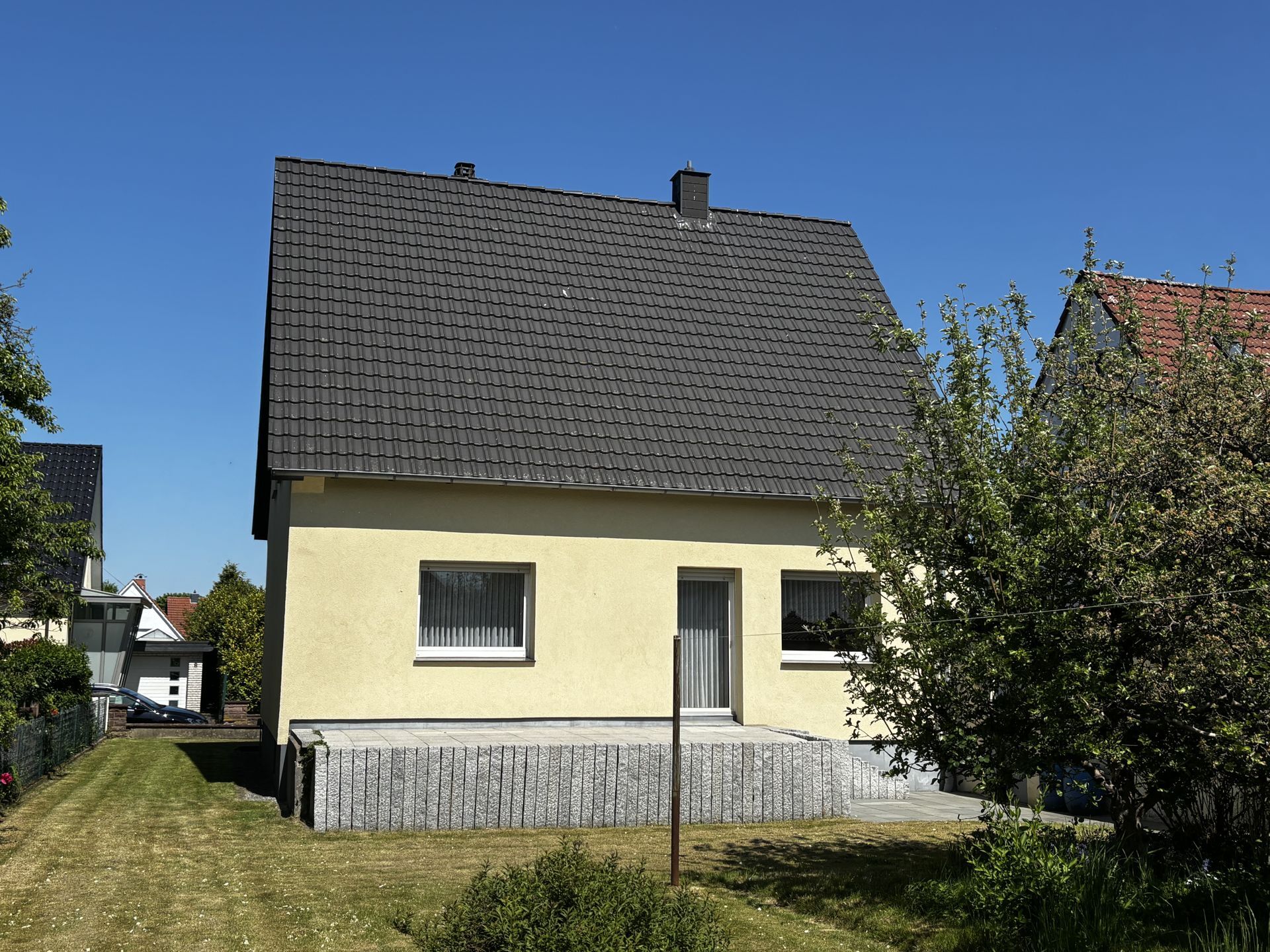 Immobilienangebot - Lage - Alle - Zweifamilienhaus in Lage - eine gute Kombination aus Gemütlichkeit und Potenzial