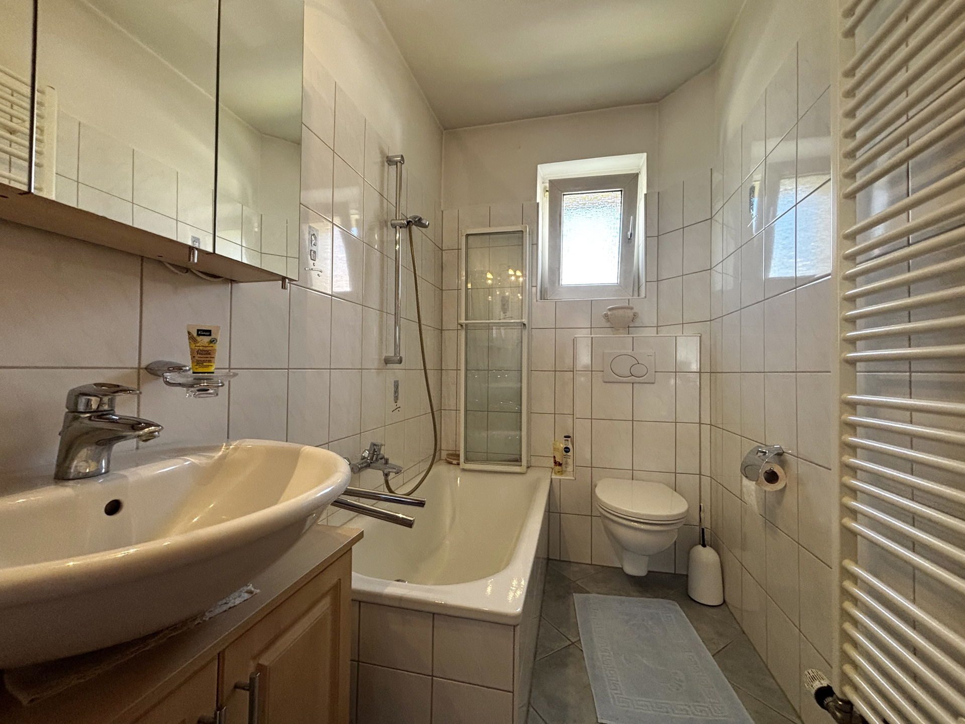 Immobilienangebot - Lage - Alle - Zweifamilienhaus in Lage - eine gute Kombination aus Gemütlichkeit und Potenzial