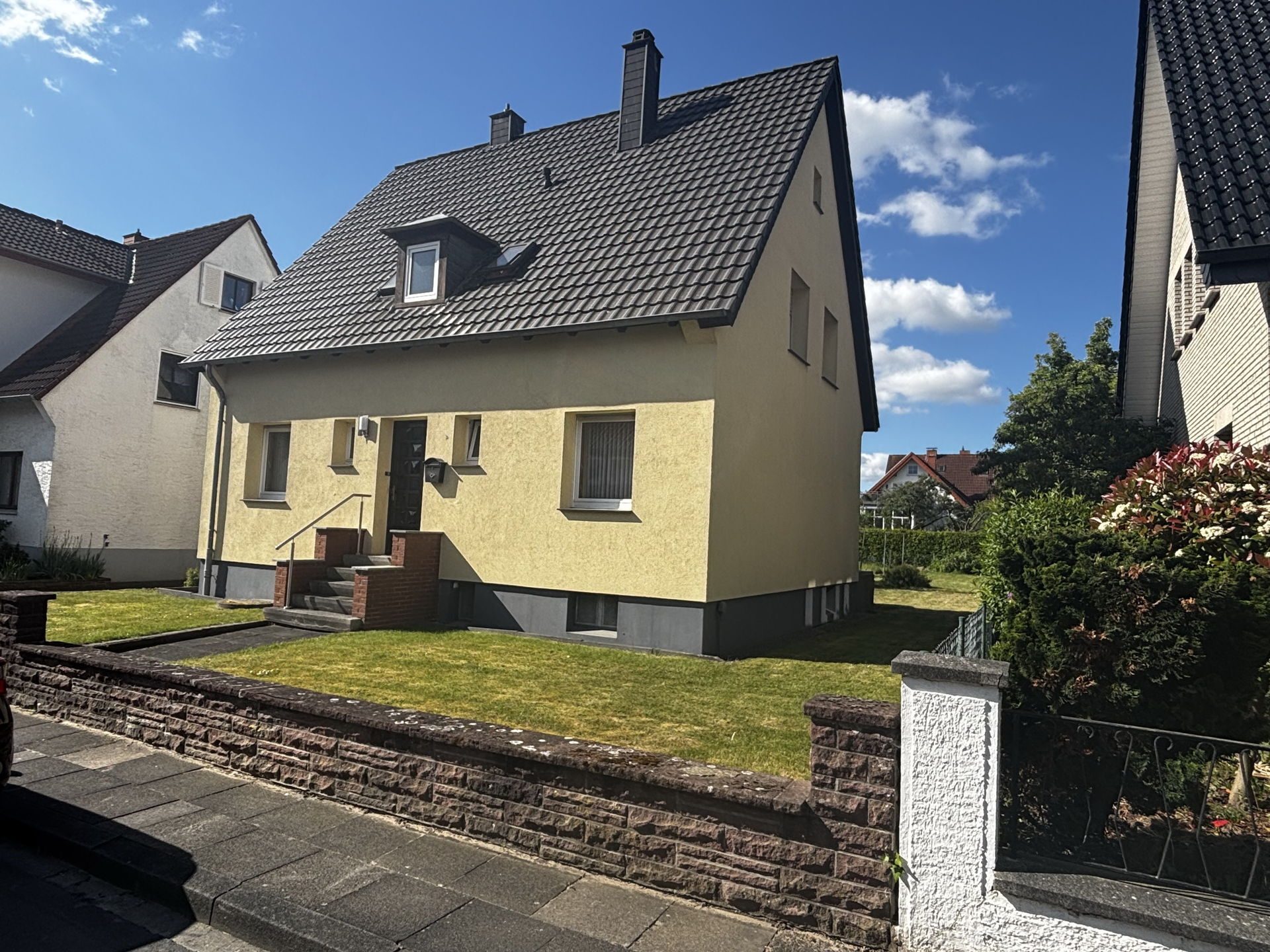 Immobilienangebot - Lage - Alle - Zweifamilienhaus in Lage - eine gute Kombination aus Gemütlichkeit und Potenzial