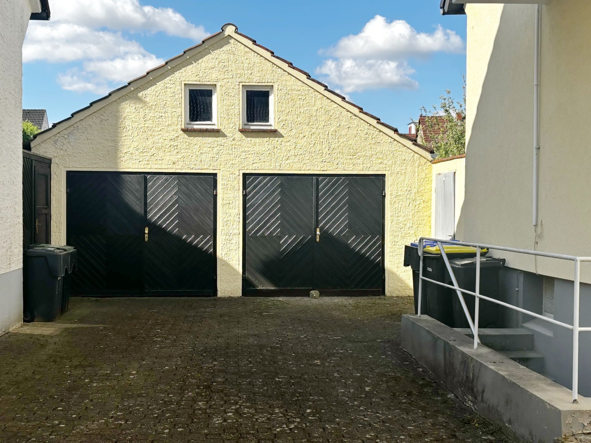 Immobilienangebot - Lage - Alle - Zweifamilienhaus in Lage - eine gute Kombination aus Gemütlichkeit und Potenzial