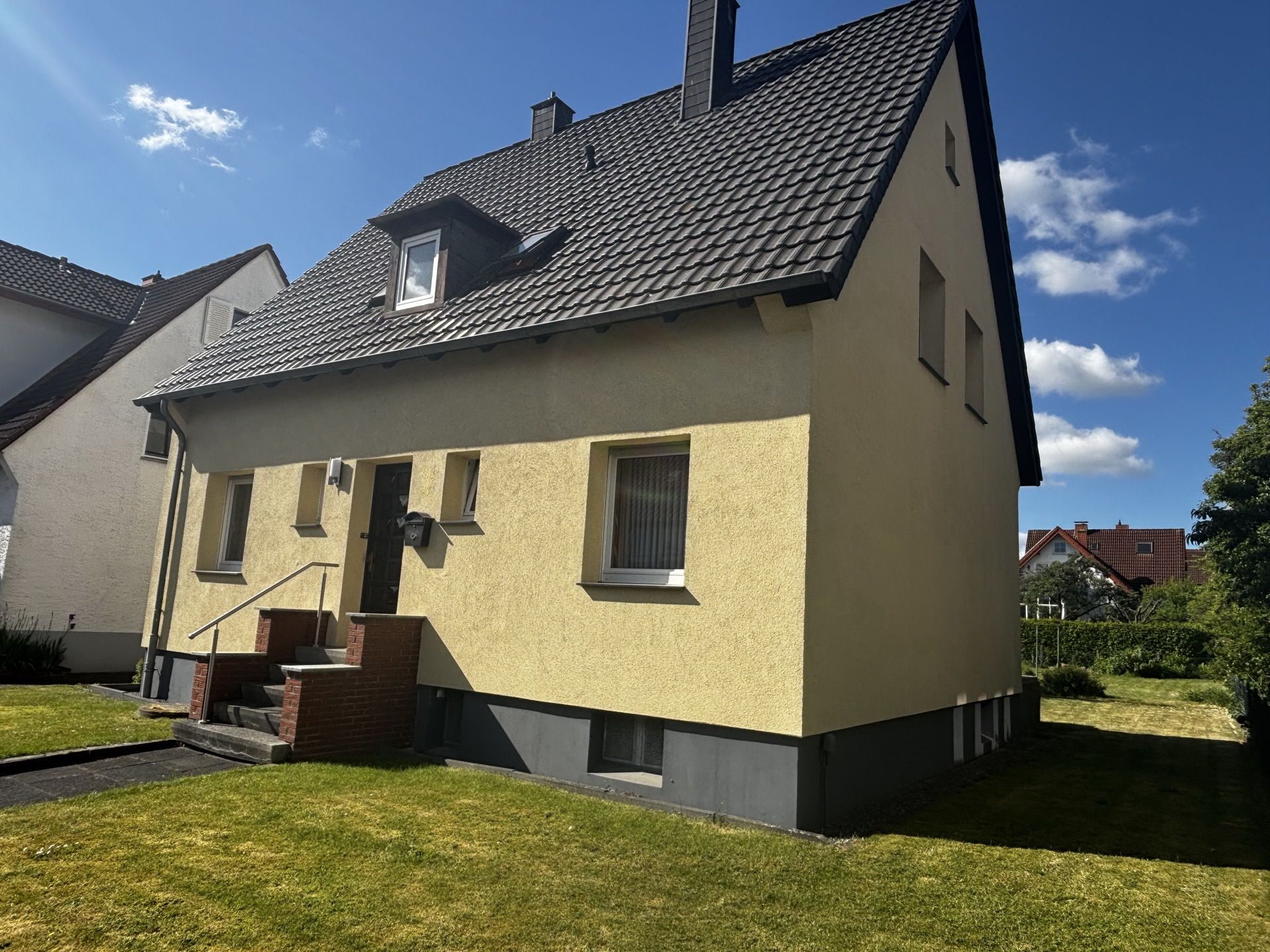 Immobilienangebot - Lage - Alle - Zweifamilienhaus in Lage - eine gute Kombination aus Gemütlichkeit und Potenzial