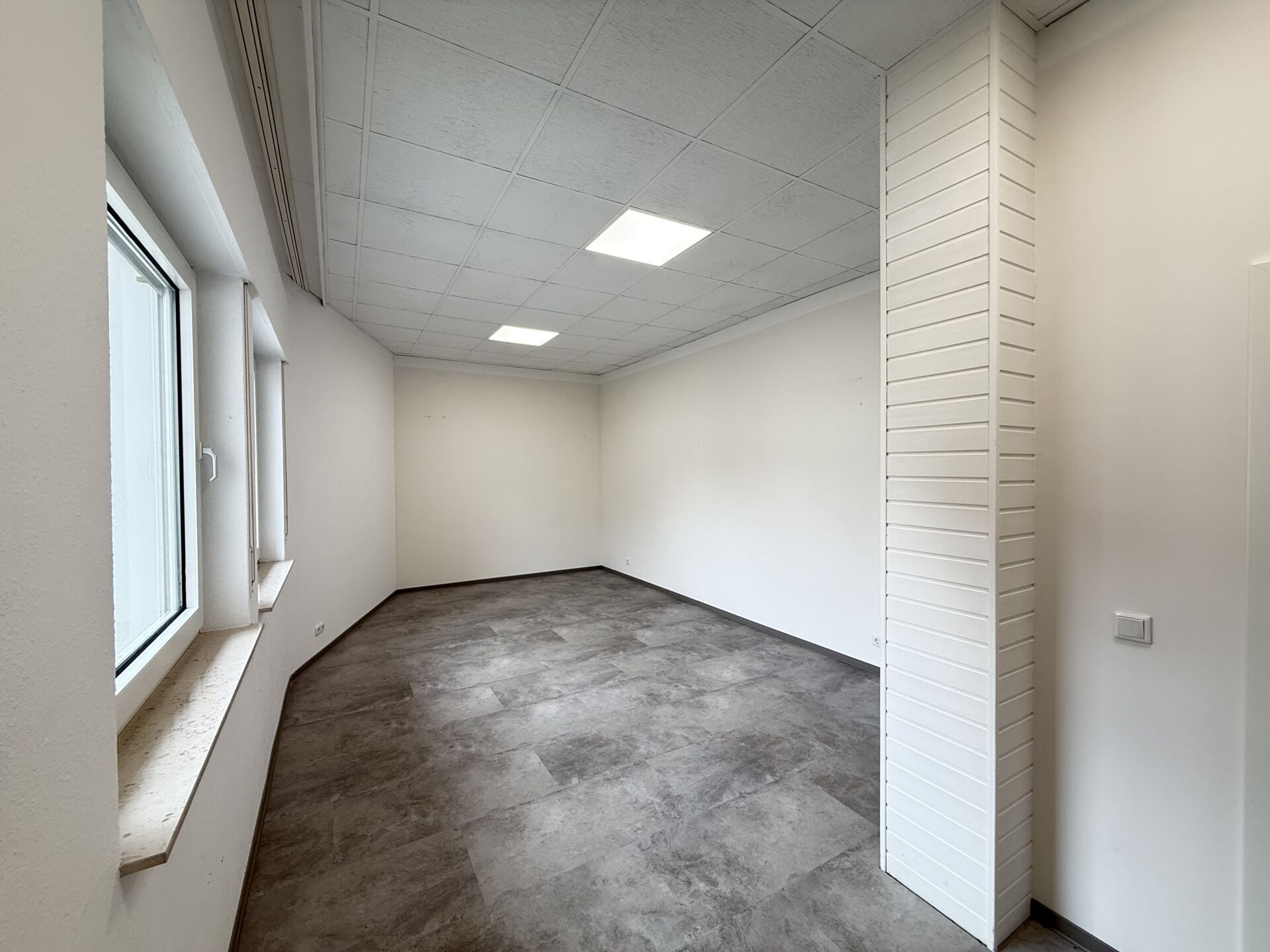 Immobilienangebot - Detmold / Heidenoldendorf - Gewerbe - Attraktive Verkaufsfläche mit großzügiger Schaufensterfront in frequentierter Lage