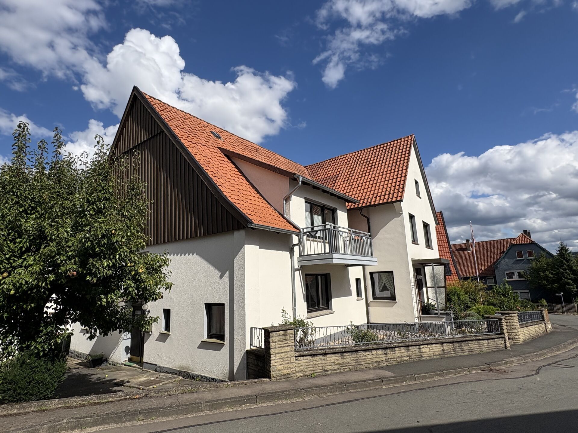 Immobilienangebot - Schieder-Schwalenberg - Alle - Tradition mit Komfort: Einfamilienhaus für Ihr Familienglück!