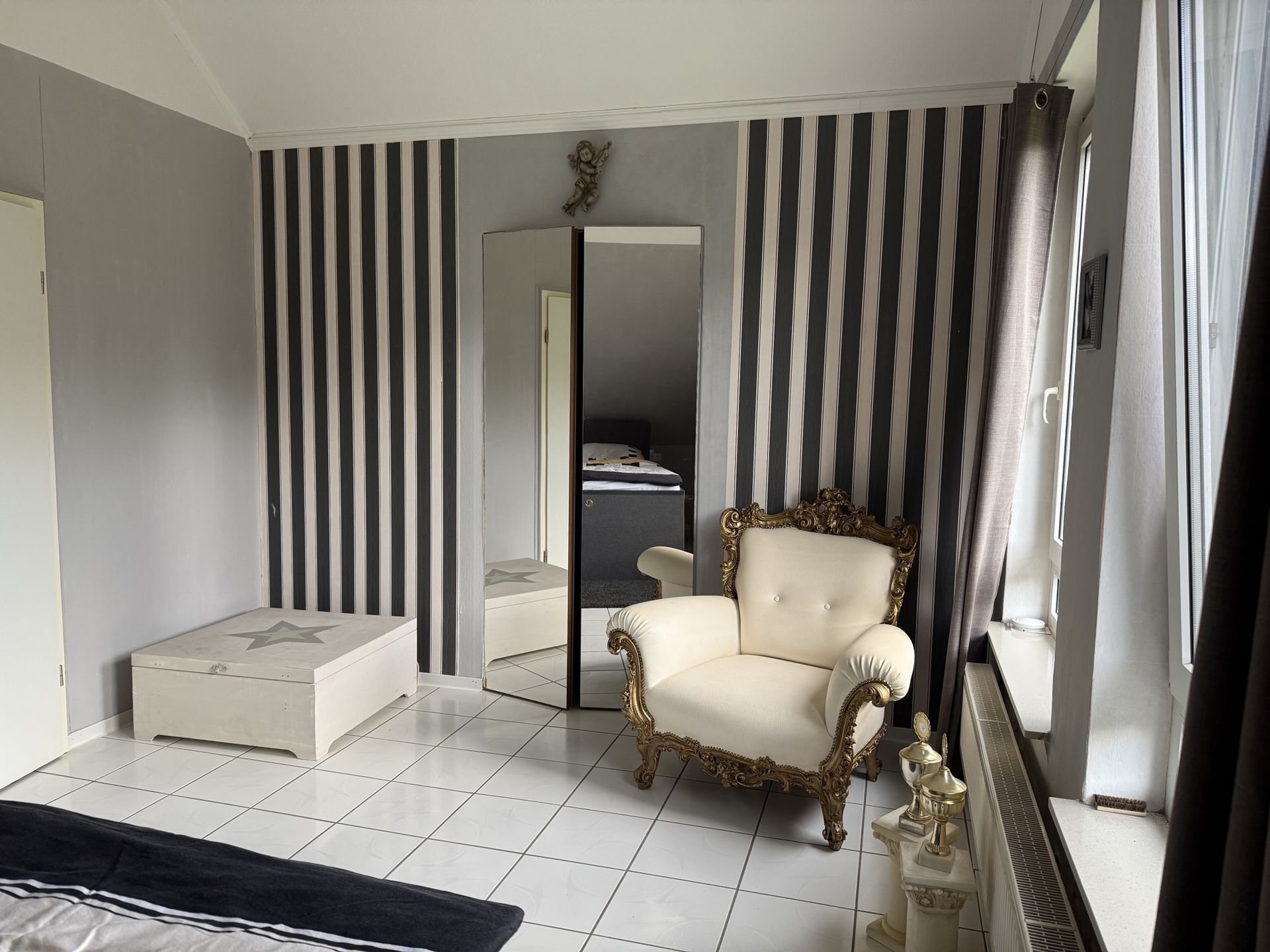 Immobilienangebot - Nieheim - Alle - Charmantes Einfamilienhaus mit Einliegerwohnung