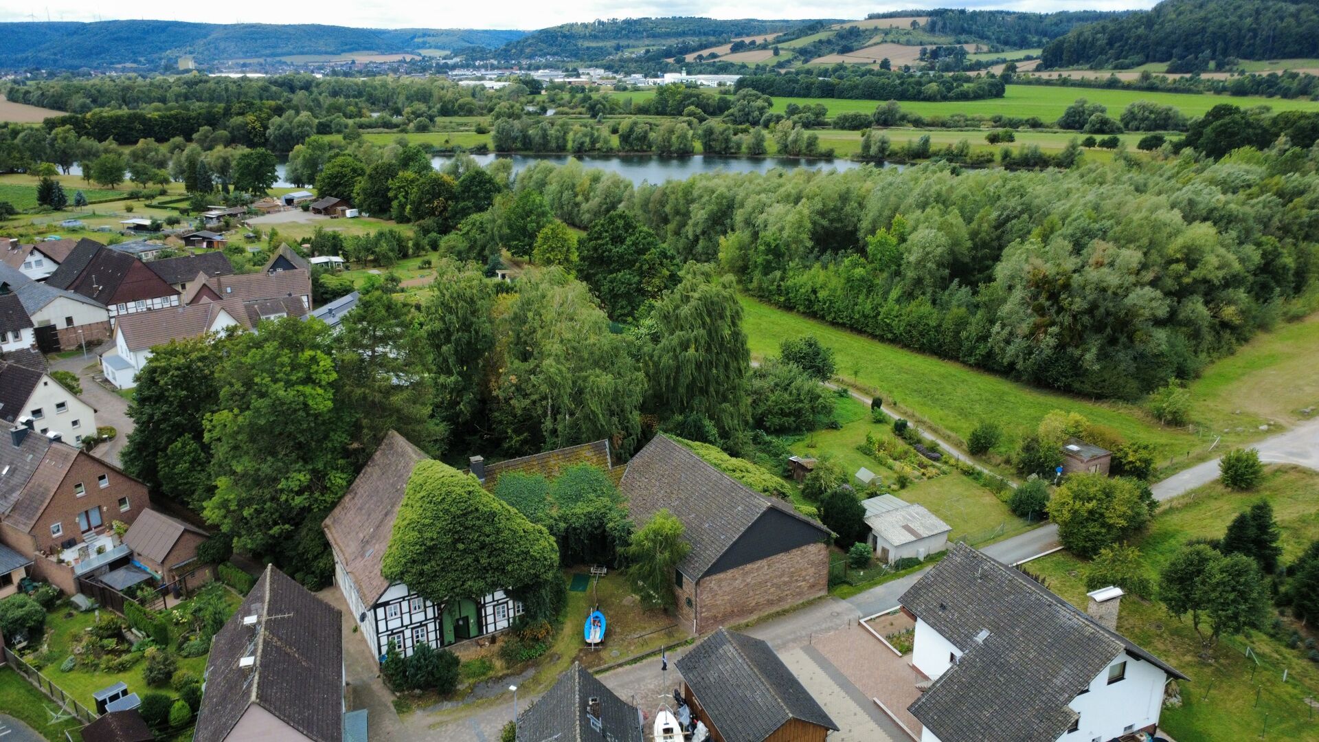 Immobilienangebot - Lauenförde / Meinbrexen - Alle - Historischer Resthof mit viel Potenzial und parkähnlichem Garten in Lauenförde