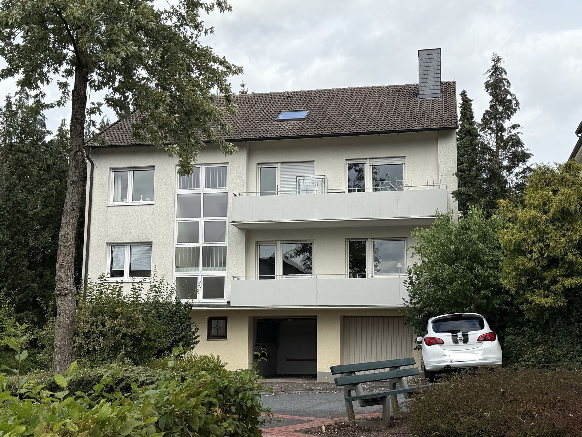 Immobilienangebot - Bad Driburg - Alle - 3 Familienhaus in Bester Wohnlage mit 2 Garagen !