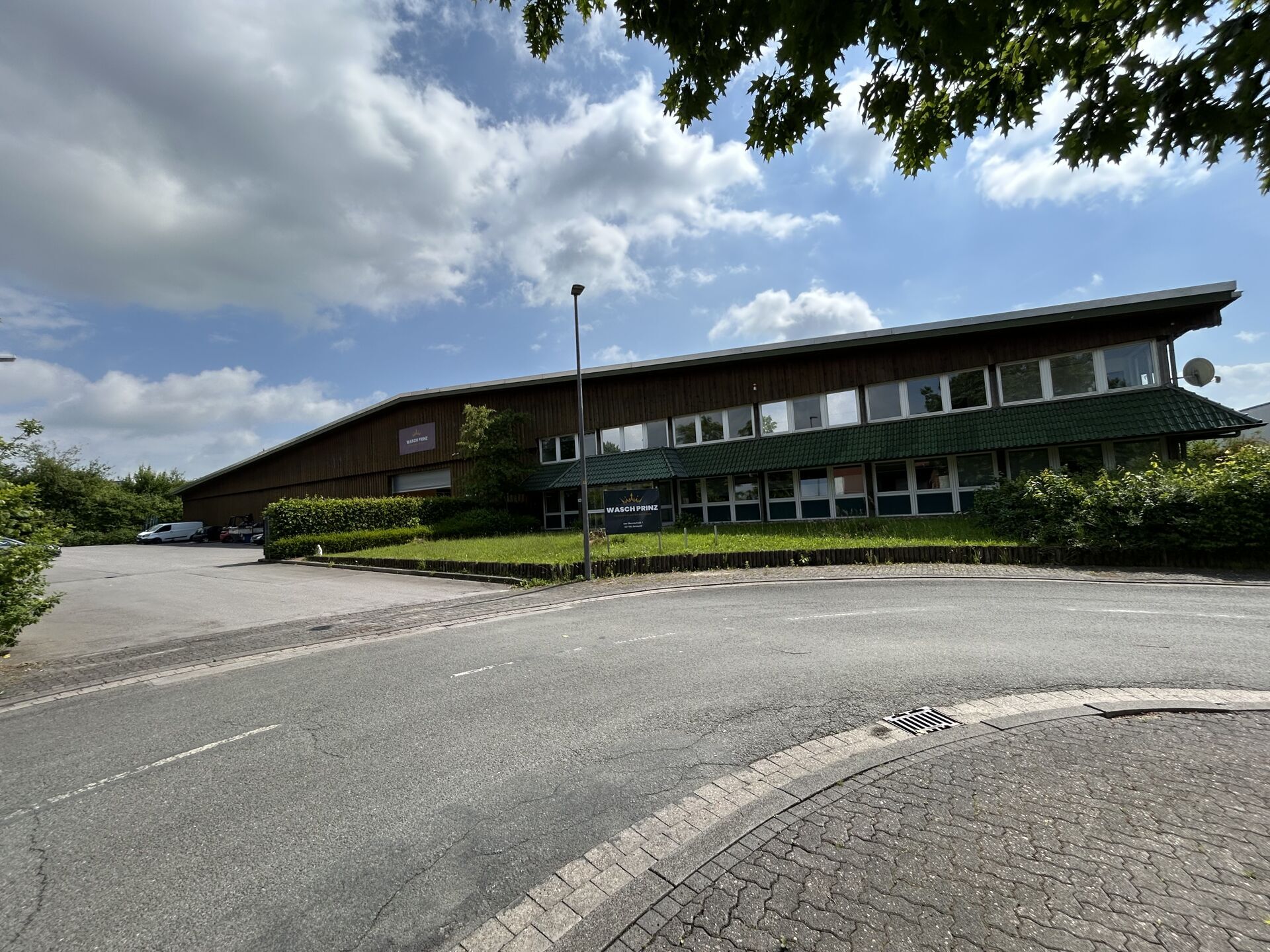Immobilienangebot - Detmold - Gewerbe - >2.500 m² Warmhalle mit Freifläche + Büro: gesamt oder in Teilflächen (ab 432 m²) zu vermieten