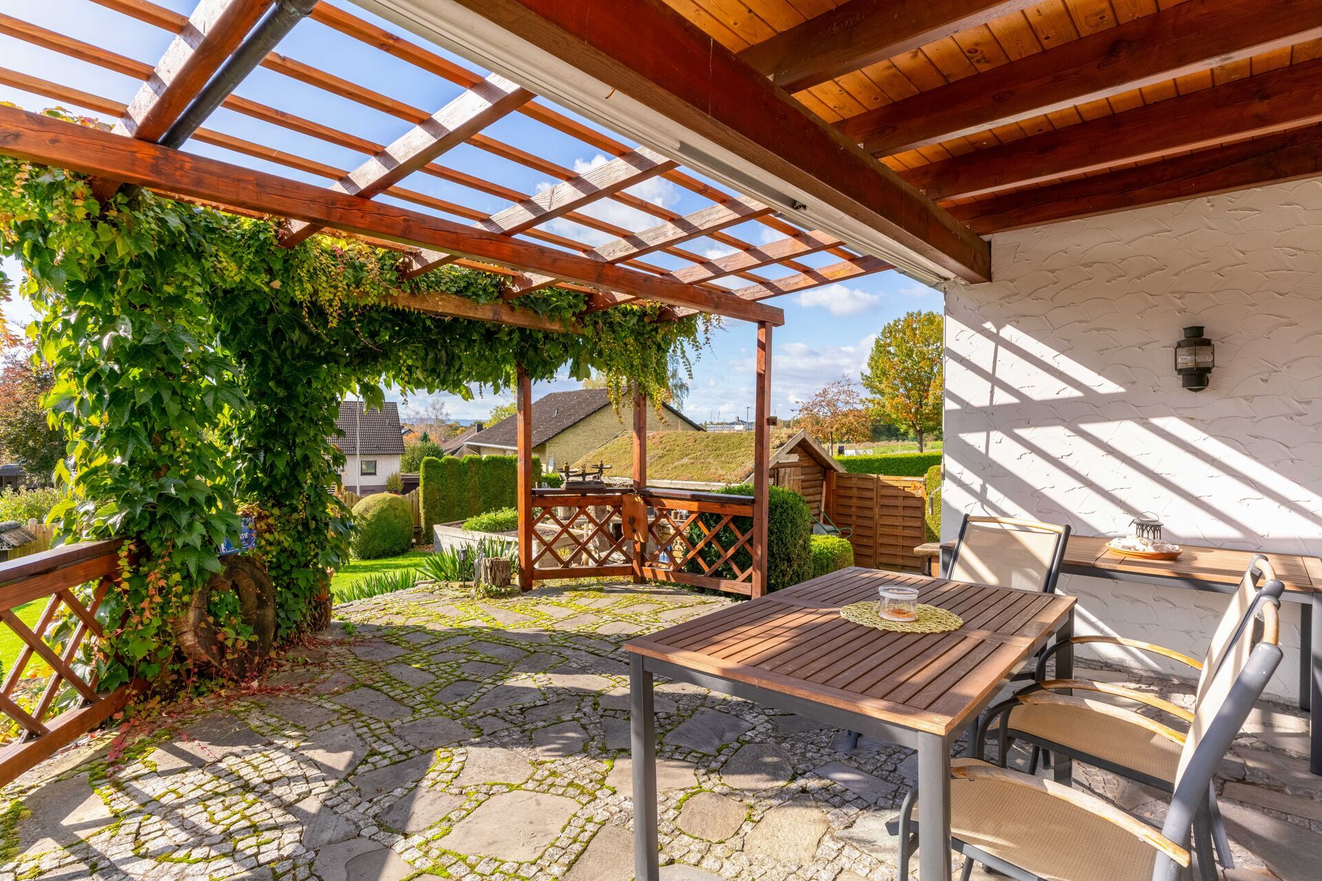 Immobilienangebot - Marienmünster / Vörden - Alle - Stilvolles Wohnen mit großzügigem Grundriss und hochwertiger Ausstattung in Marienmünster