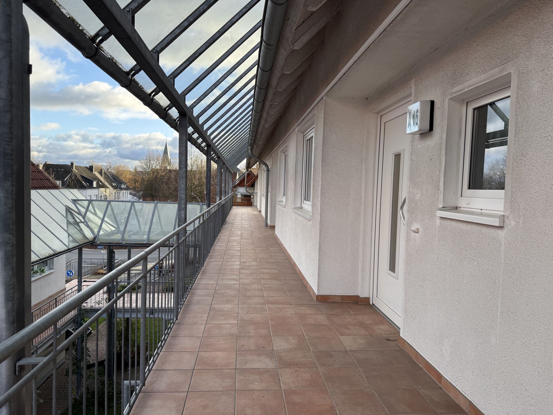 Immobilienangebot - Steinheim - Alle - 2 ZKBB-Wohnung mit Aufzug und 2 Garagen !!