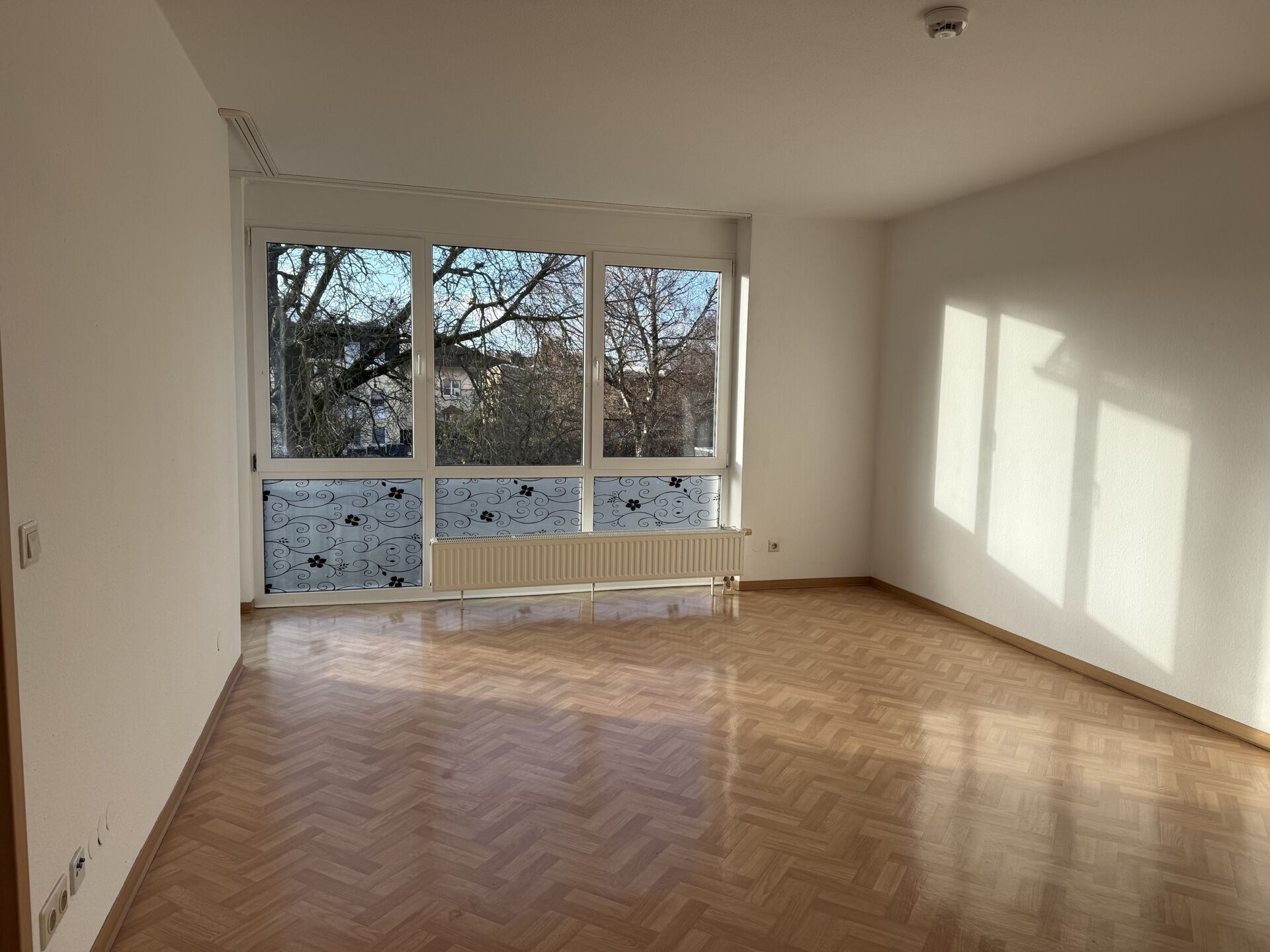 Immobilienangebot - Steinheim - Alle - 2 ZKBB-Wohnung mit Aufzug und 2 Garagen !!