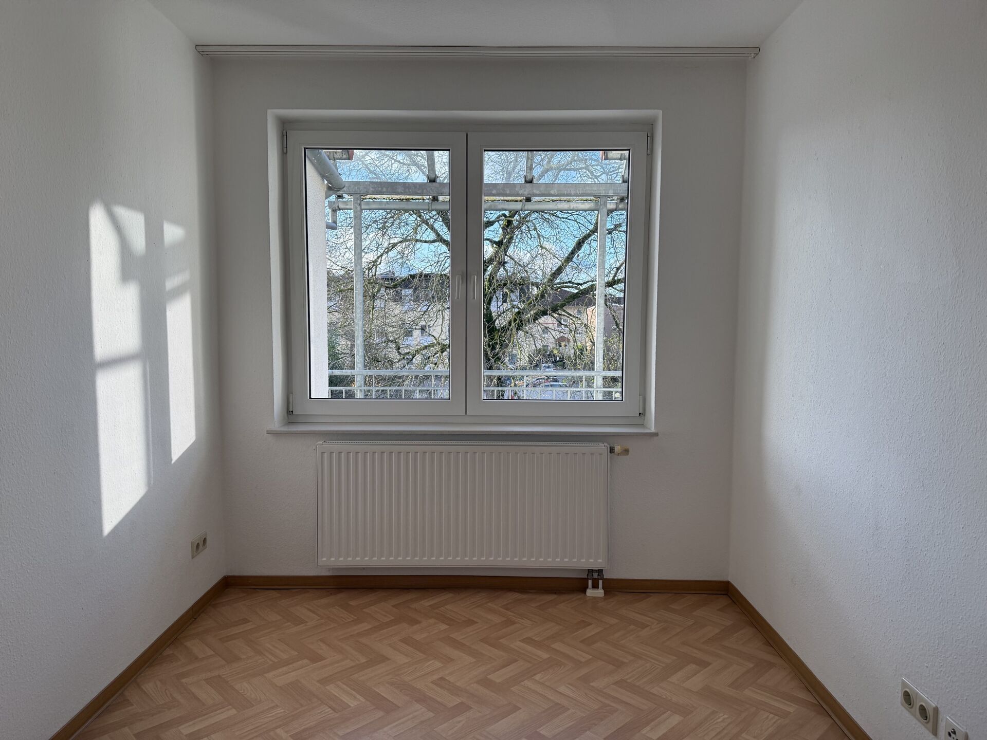 Immobilienangebot - Steinheim - Alle - 2 ZKBB-Wohnung mit Aufzug und 2 Garagen !!