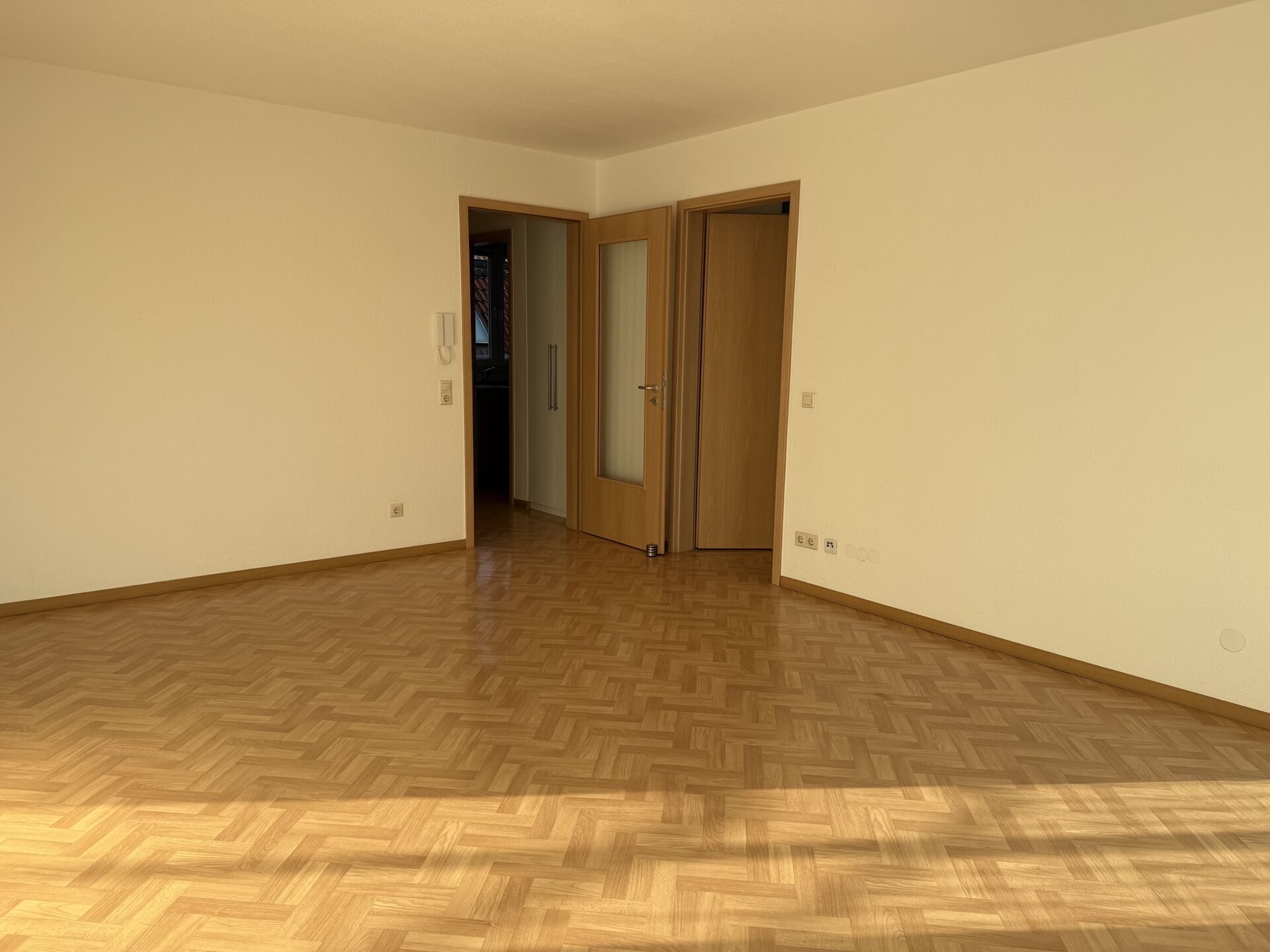 Immobilienangebot - Steinheim - Alle - 2 ZKBB-Wohnung mit Aufzug und 2 Garagen !!