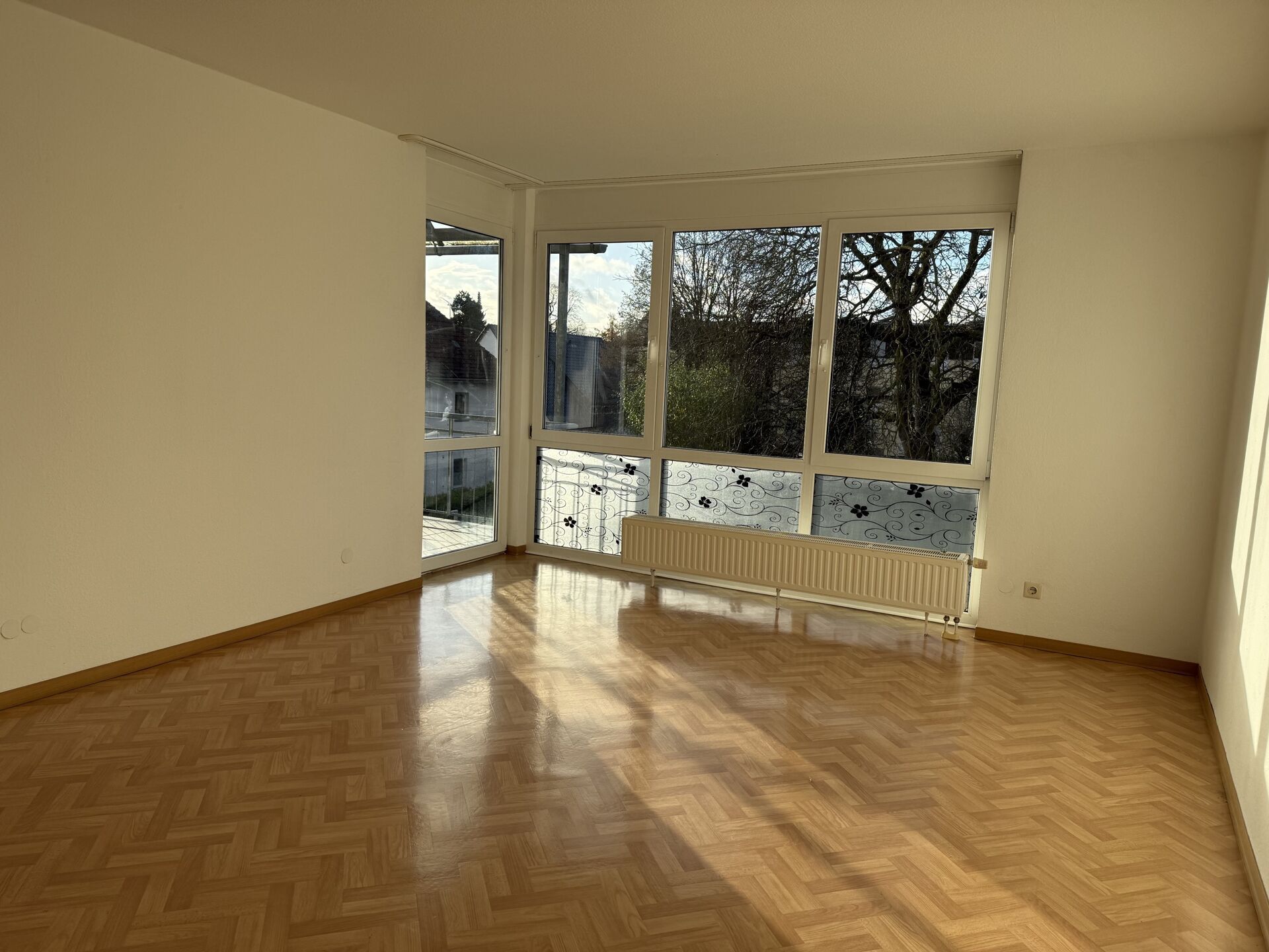 Immobilienangebot - Steinheim - Alle - 2 ZKBB-Wohnung mit Aufzug und 2 Garagen !!