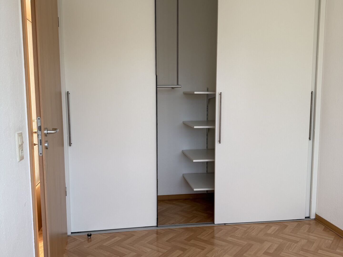 Immobilienangebot - Steinheim - Alle - 2 ZKBB-Wohnung mit Aufzug und 2 Garagen !!