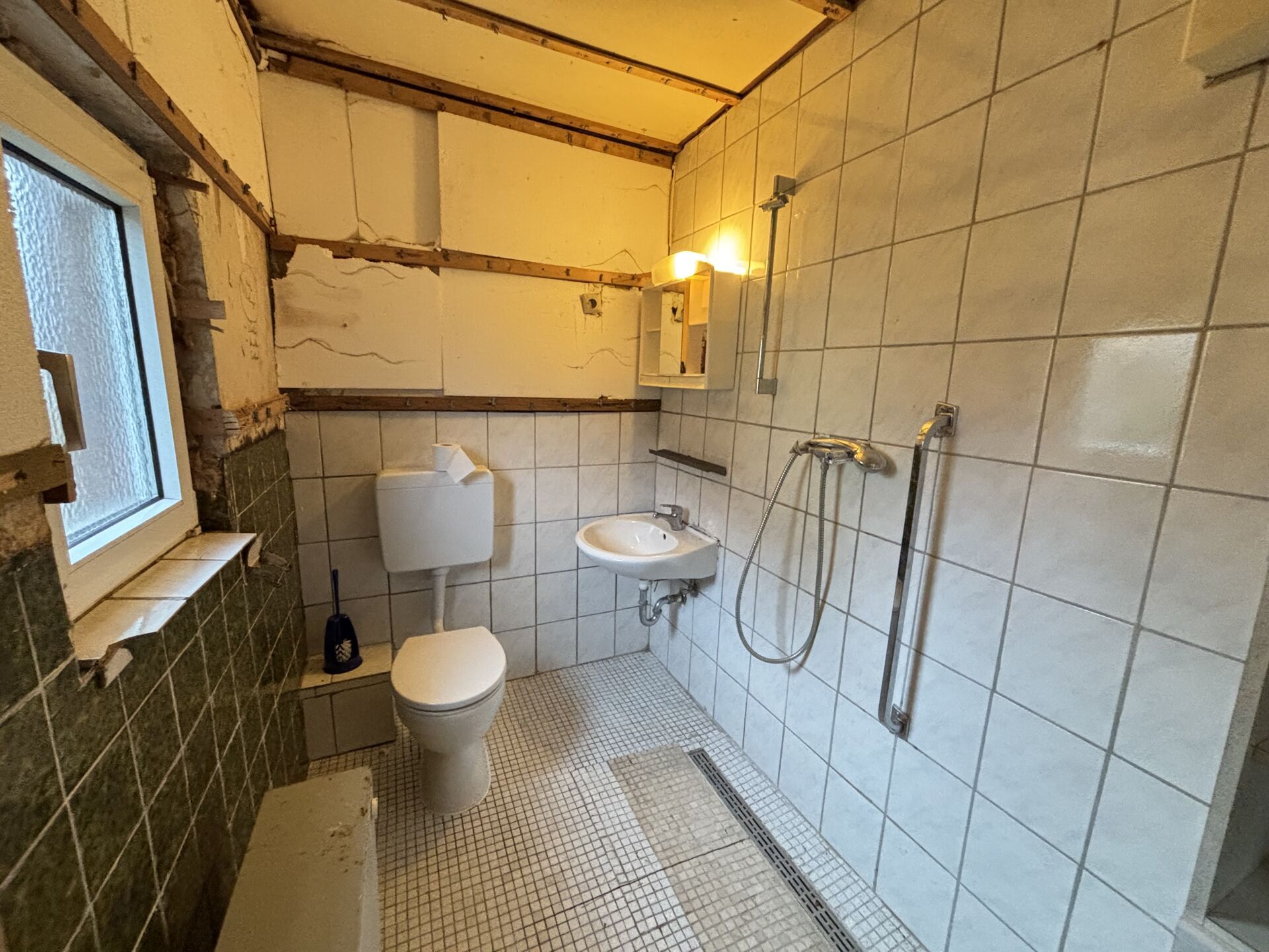 Immobilienangebot - Lage - Alle - Solide Doppelhaushälfte mit Potenzial!