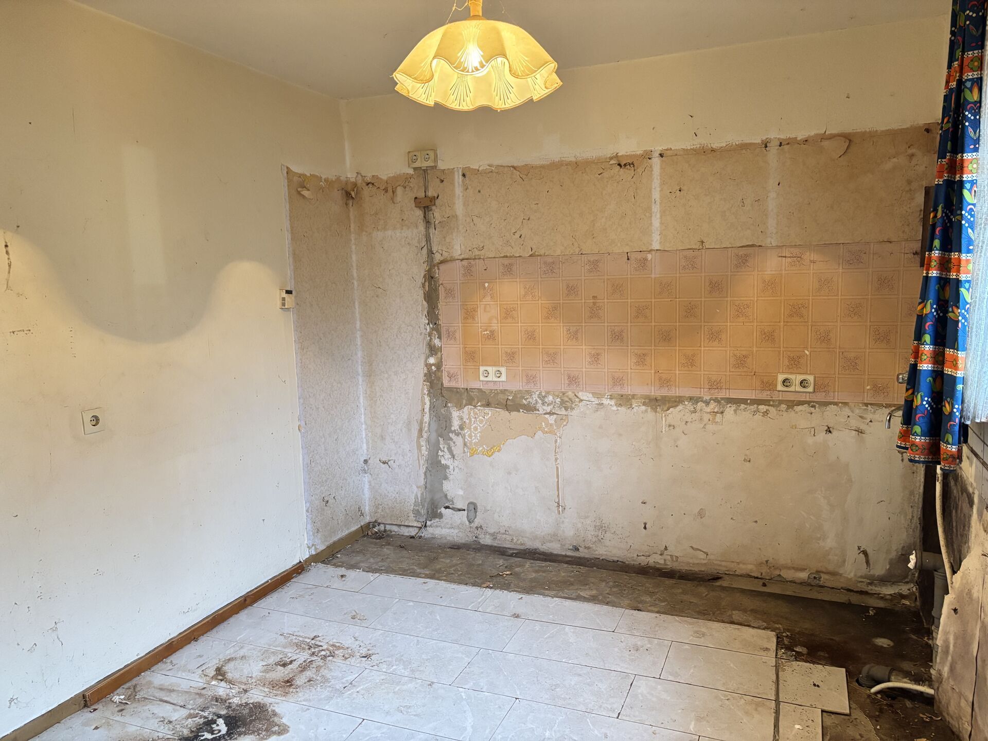 Immobilienangebot - Lage - Alle - Solide Doppelhaushälfte mit Potenzial!