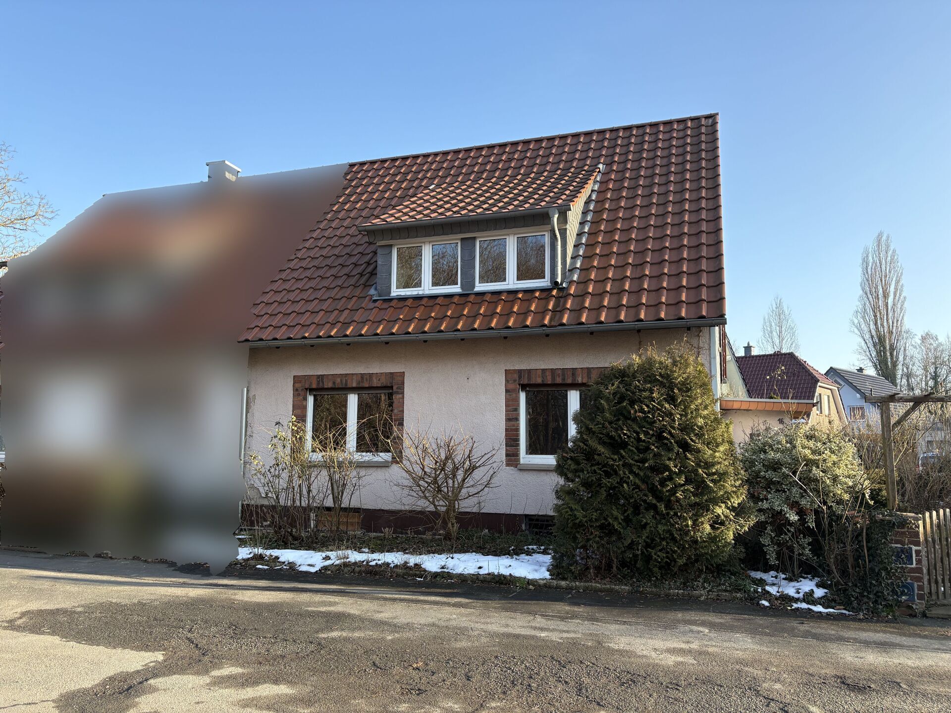 Immobilienangebot - Lage - Alle - Solide Doppelhaushälfte mit Potenzial!