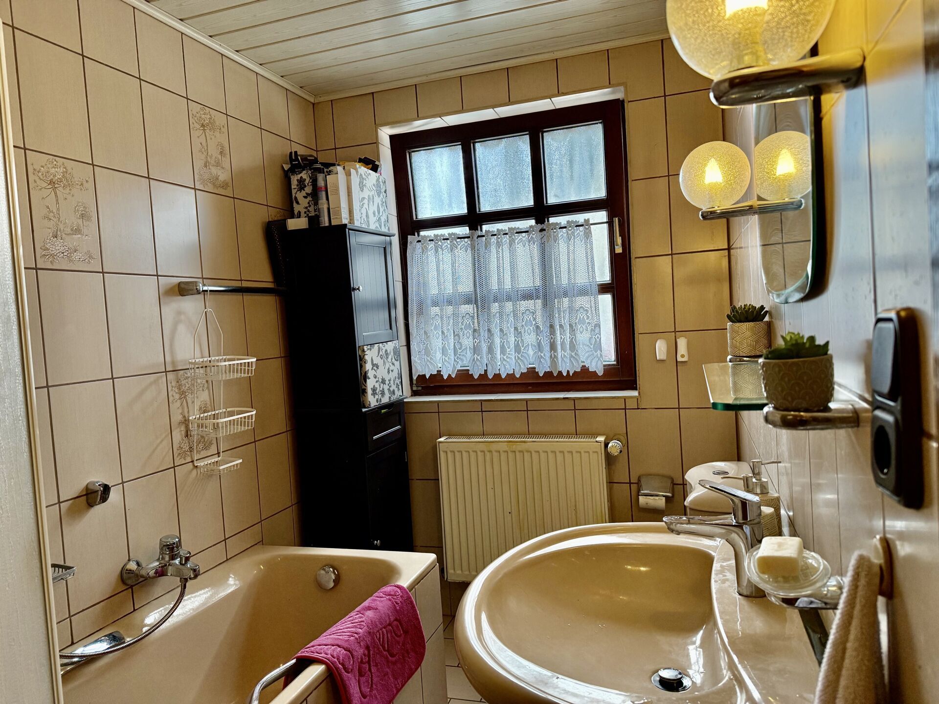 Immobilienangebot - Brakel - Alle - Einfamilienhaus mit großem Grundstück, Garage und viel Potenzial
