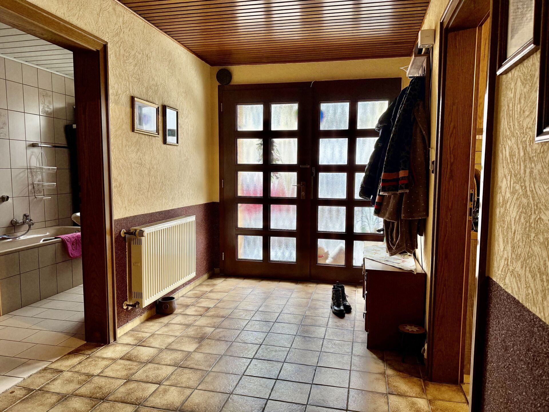 Immobilienangebot - Brakel - Alle - Einfamilienhaus mit großem Grundstück, Garage und viel Potenzial