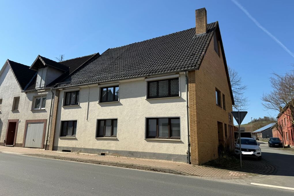Immobilienangebot - Brakel - Alle - Einfamilienhaus mit großem Grundstück, Garage und viel Potenzial