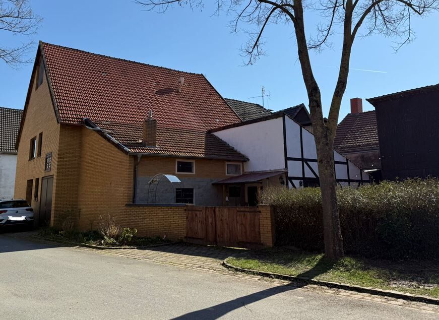 Immobilienangebot - Brakel - Alle - Einfamilienhaus mit großem Grundstück, Garage und viel Potenzial