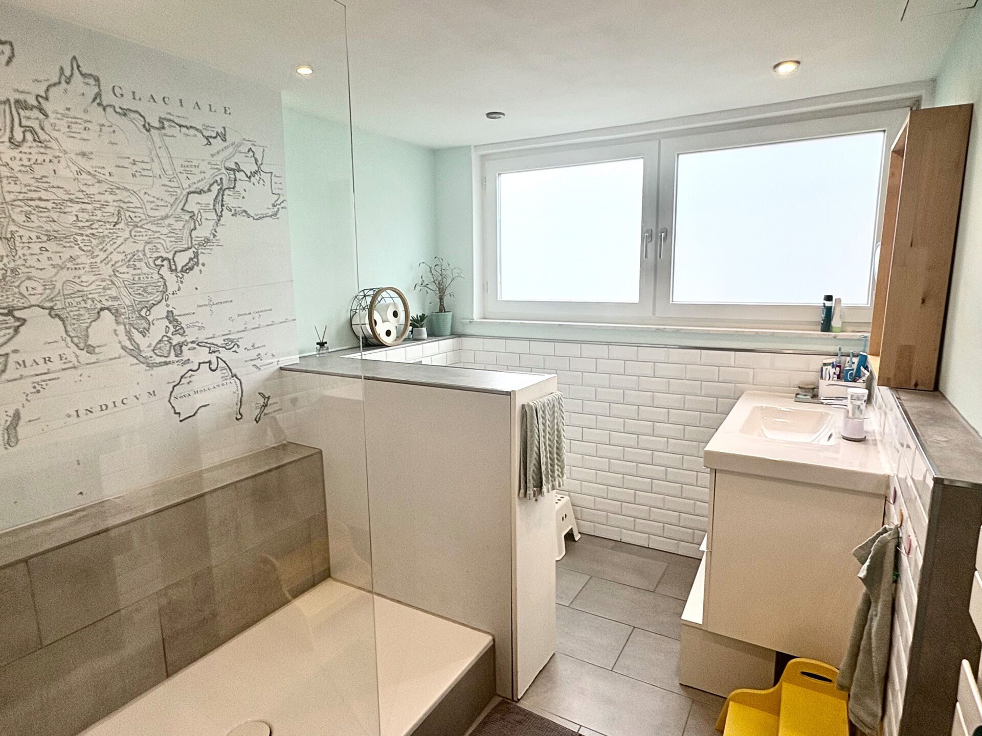 Immobilienangebot - Lage - Alle - Ihr neues Domizil in Lage – 3-Zimmer-Dachgeschosswohnung mit Aussicht!
