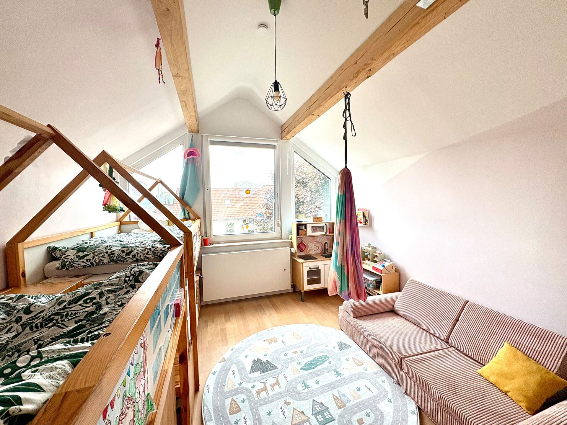 Immobilienangebot - Lage - Alle - Ihr neues Domizil in Lage – 3-Zimmer-Dachgeschosswohnung mit Aussicht!