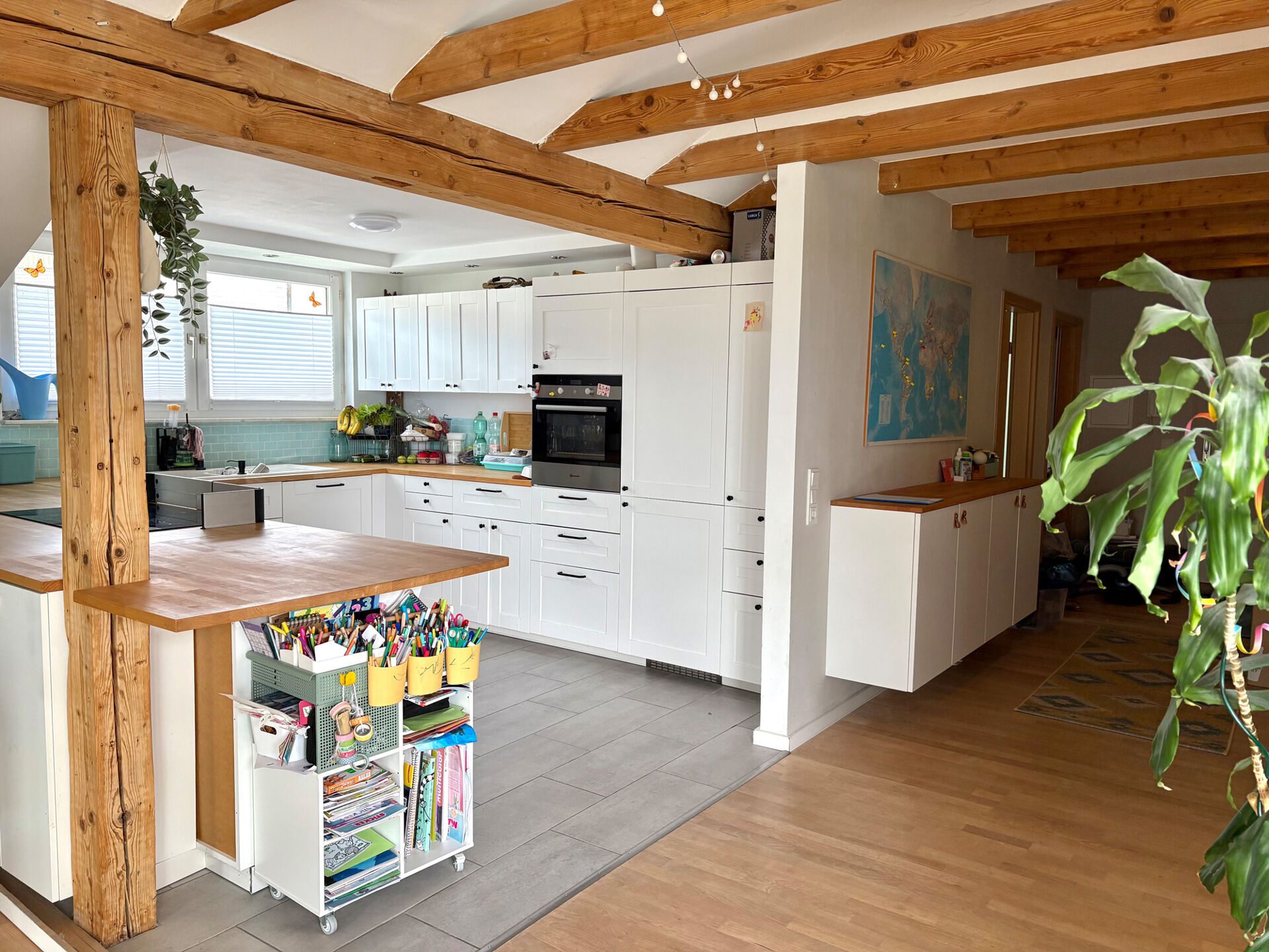 Immobilienangebot - Lage - Alle - Ihr neues Domizil in Lage – 3-Zimmer-Dachgeschosswohnung mit Aussicht!