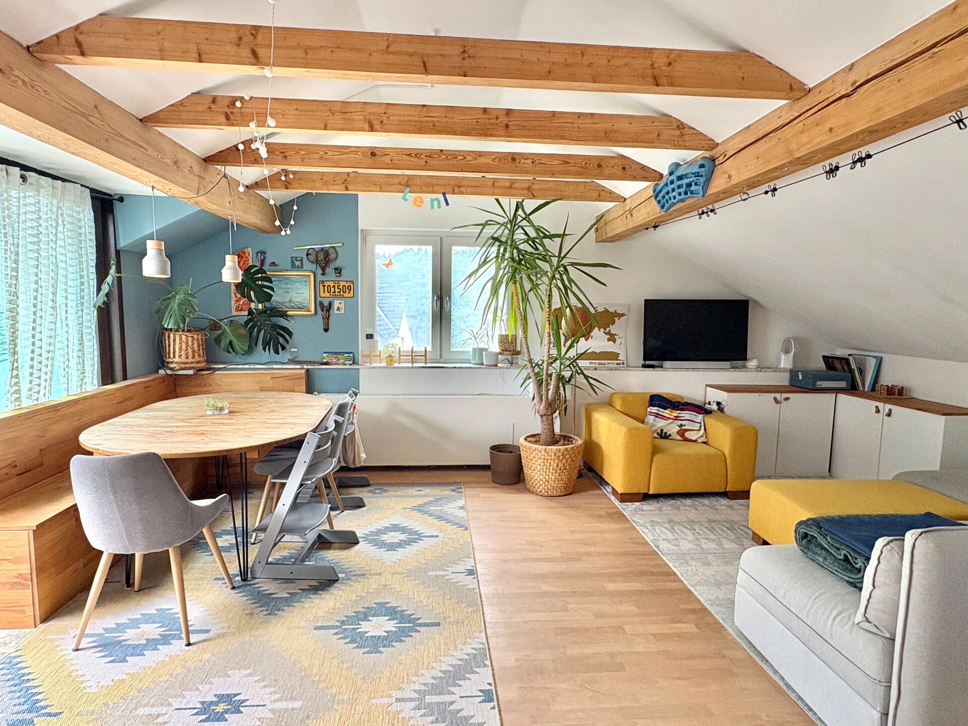Immobilienangebot - Lage - Alle - Ihr neues Domizil in Lage – 3-Zimmer-Dachgeschosswohnung mit Aussicht!