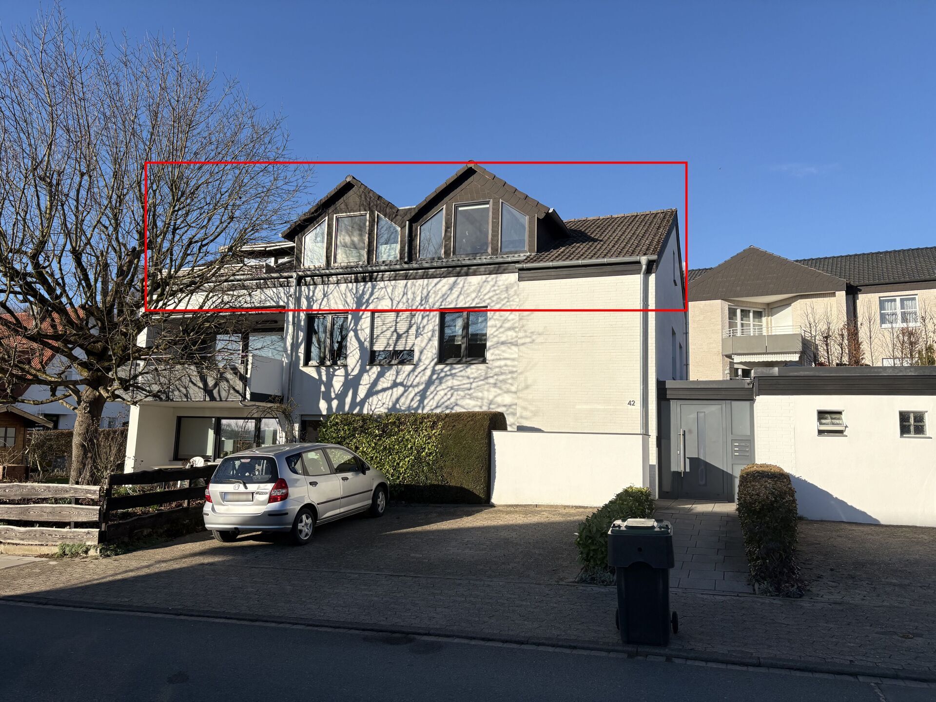 Immobilienangebot - Lage - Alle - Ihr neues Domizil in Lage – 3-Zimmer-Dachgeschosswohnung mit Aussicht!