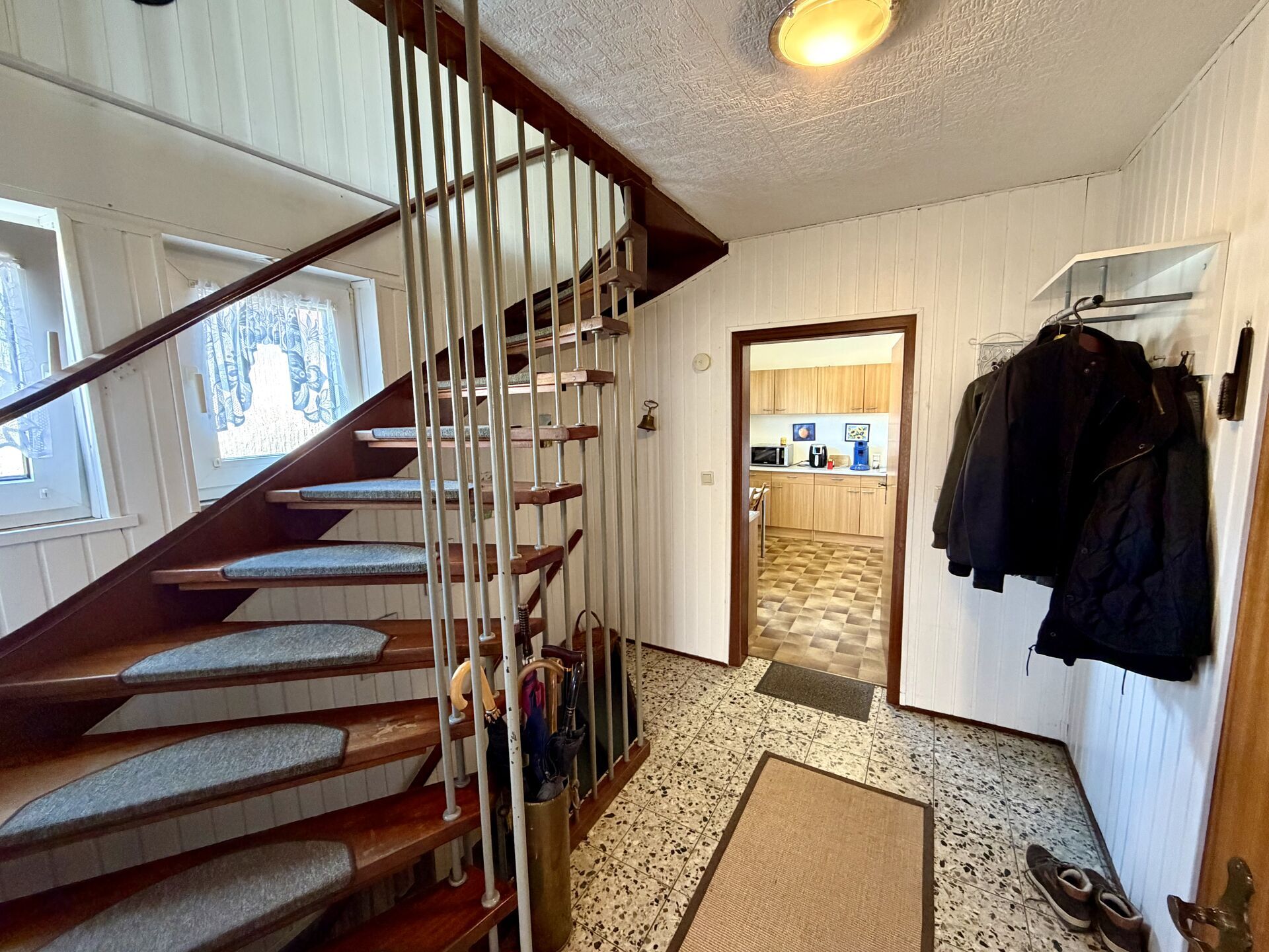 Immobilienangebot - Paderborn / Schloß Neuhaus - Alle - Gestalten Sie Ihr Traumhaus: Sanierungsbedürftige Doppelhaushälfte auf großzügigem Grundstück mit Potential