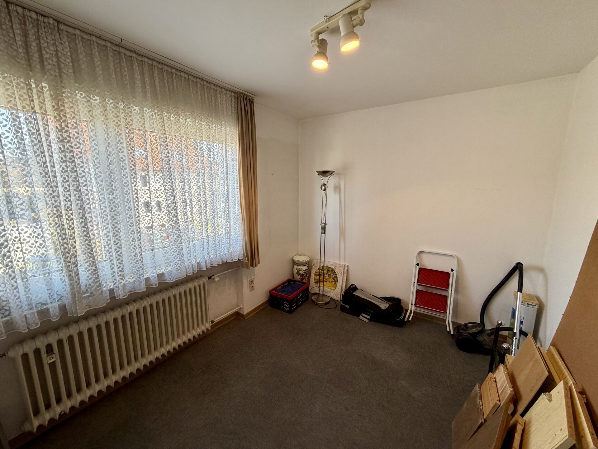 Immobilienangebot - Paderborn / Schloß Neuhaus - Alle - Gestalten Sie Ihr Traumhaus: Sanierungsbedürftige Doppelhaushälfte auf großzügigem Grundstück mit Potential