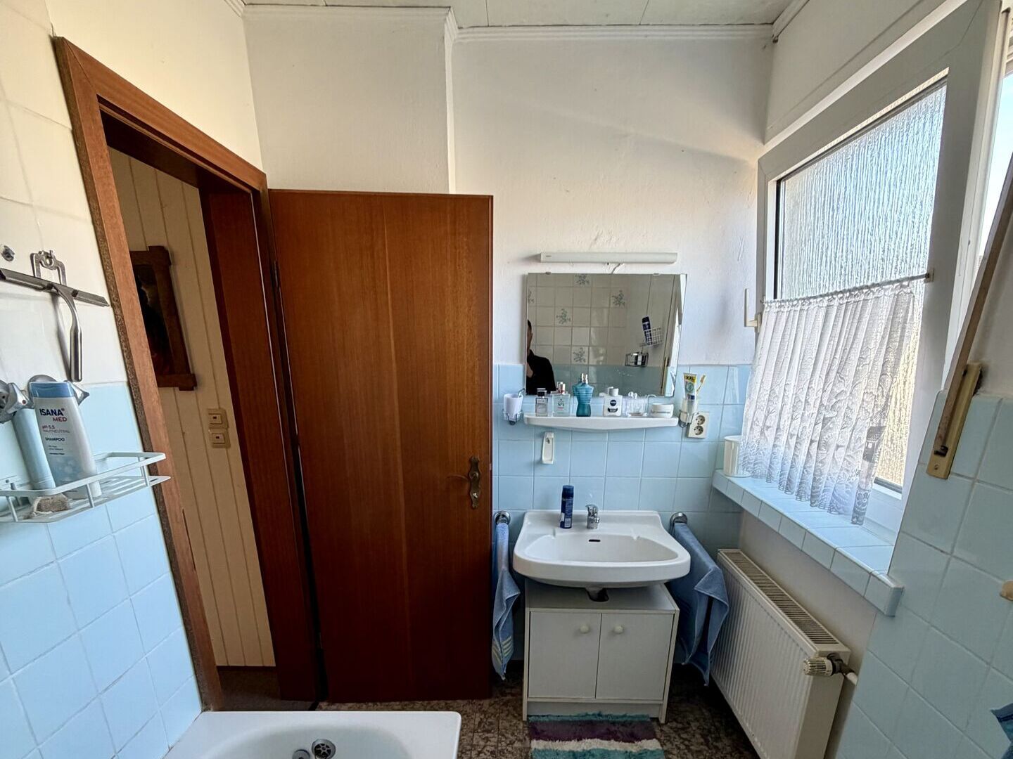 Immobilienangebot - Paderborn / Schloß Neuhaus - Alle - Gestalten Sie Ihr Traumhaus: Sanierungsbedürftige Doppelhaushälfte auf großzügigem Grundstück mit Potential